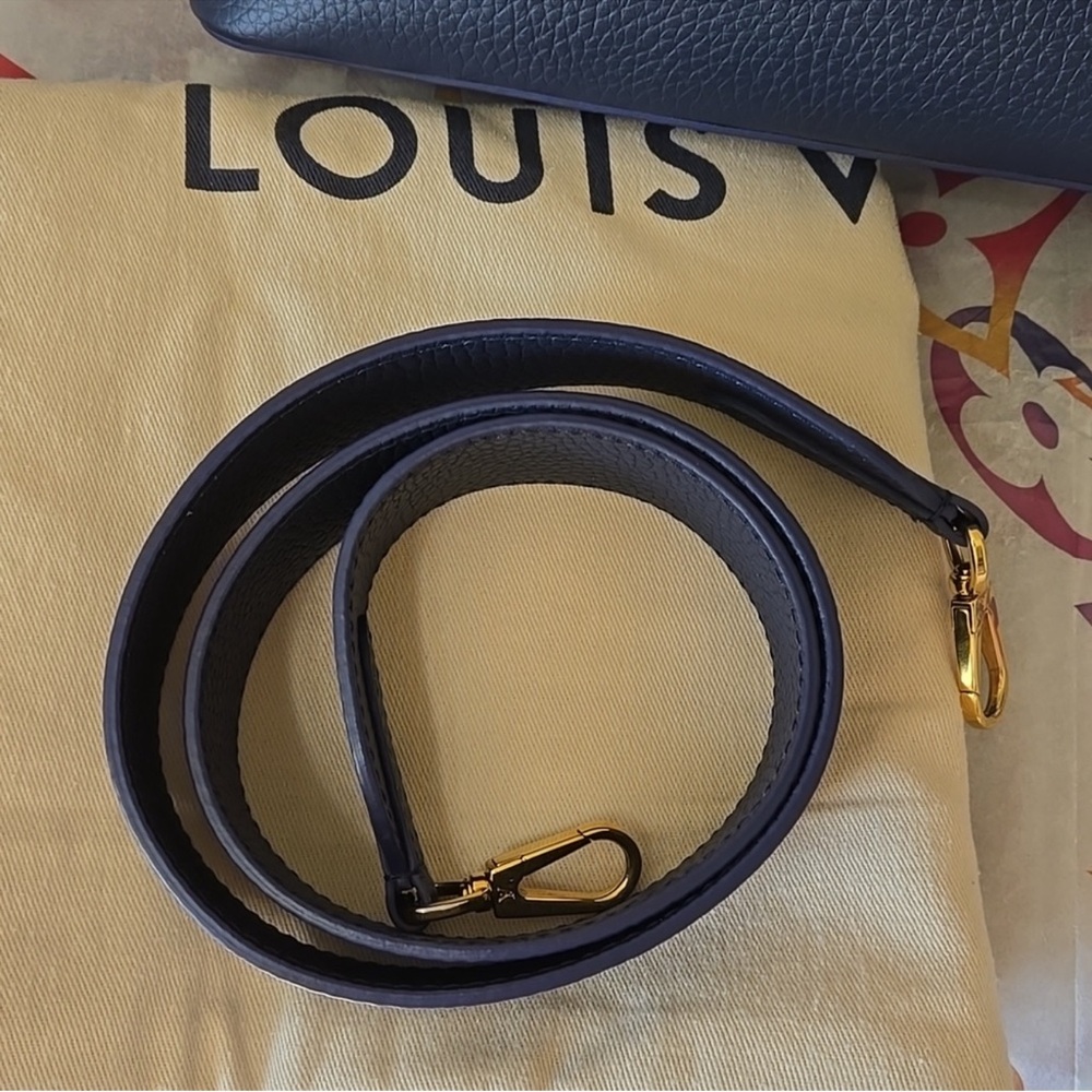 LOUIS VUITTON *NWT* Capucines MM Navy Taurillon Leather Mother of Pearl - Picture 3 of 12